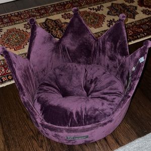 ADORABLE NWT NANDOG PET GEAR - cozy pillow shaped like a crown!
